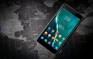 Celular en la pantalla principal